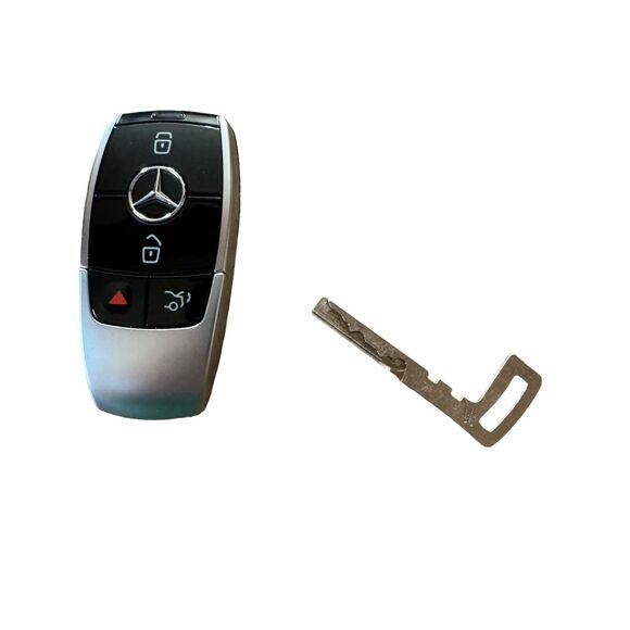 *Mercedes-Bendz Keyless Entry Remote Key Fob - Picture 3 of 5